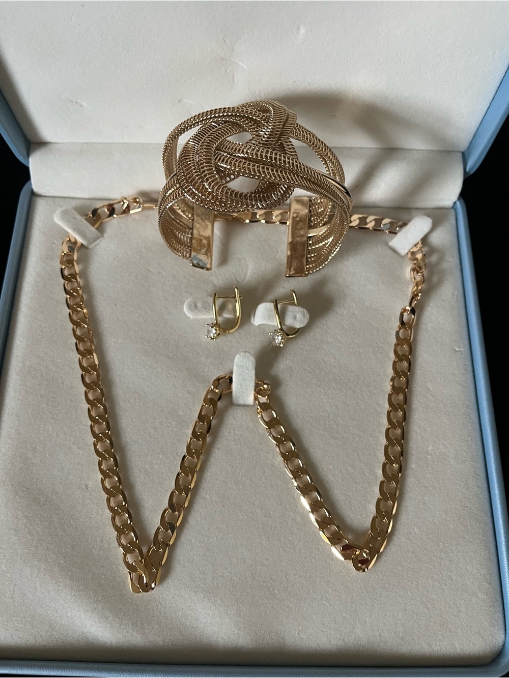 Elegant Gold Jewelry Set